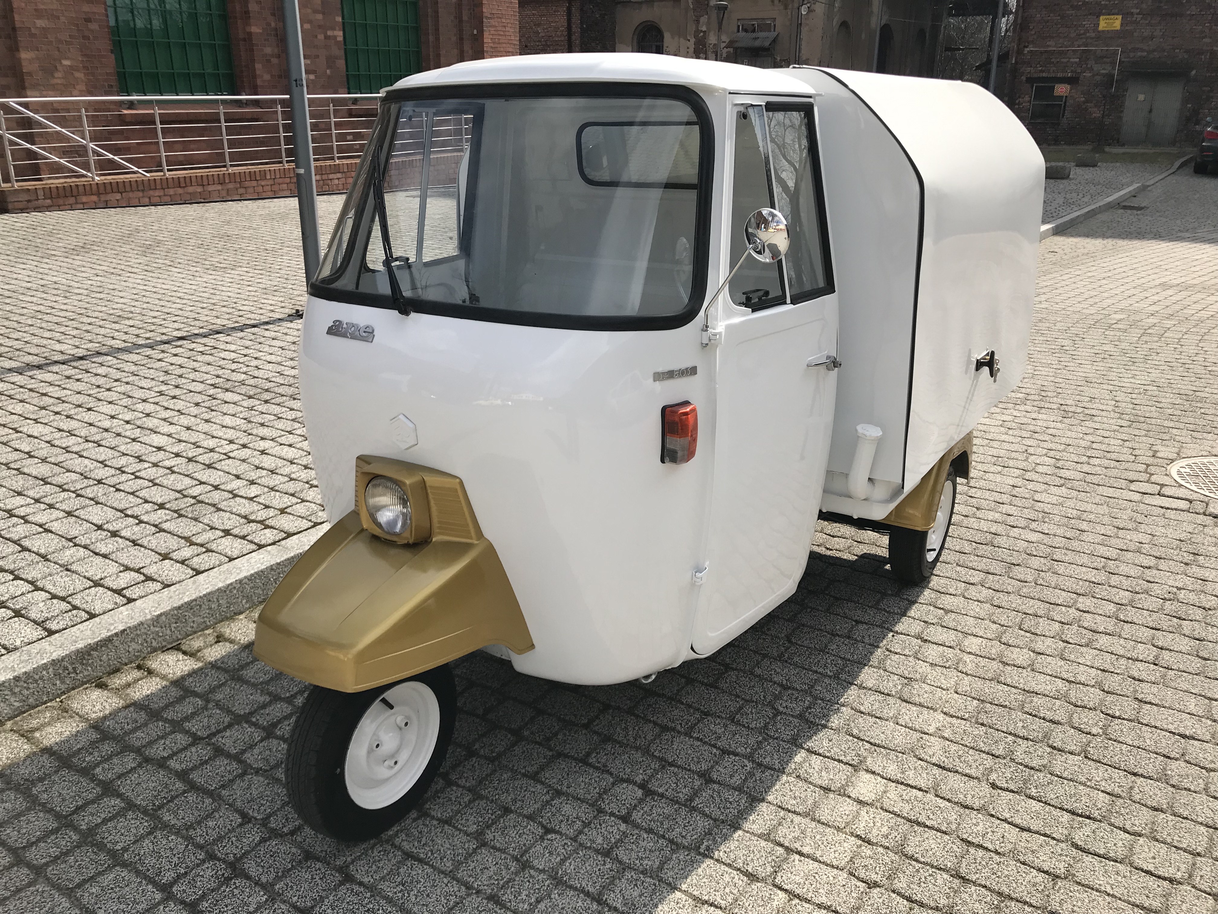 Piaggio Ape 501 converted for prosecco van